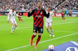 德天空:法兰克福希望留住埃基蒂克,为球员标价1亿欧元