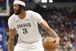 队记：浓眉预计将缺席独行侠明日背靠背对阵尼克斯的比赛