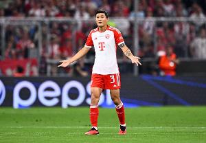 图片报：金玟哉自10月以来跟腱一直有问题，并已经升级为炎症